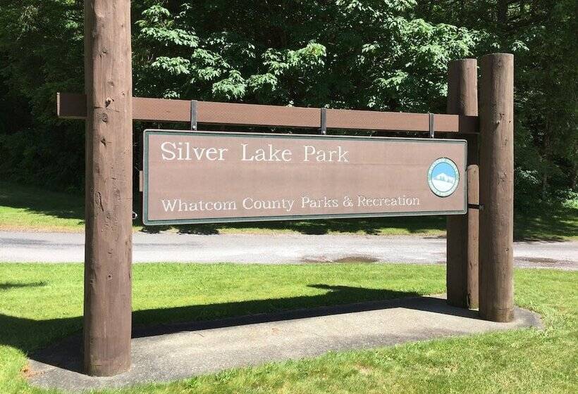 97mf   Lakeside   Dock   Bbq   Pets Ok   Sleeps 6