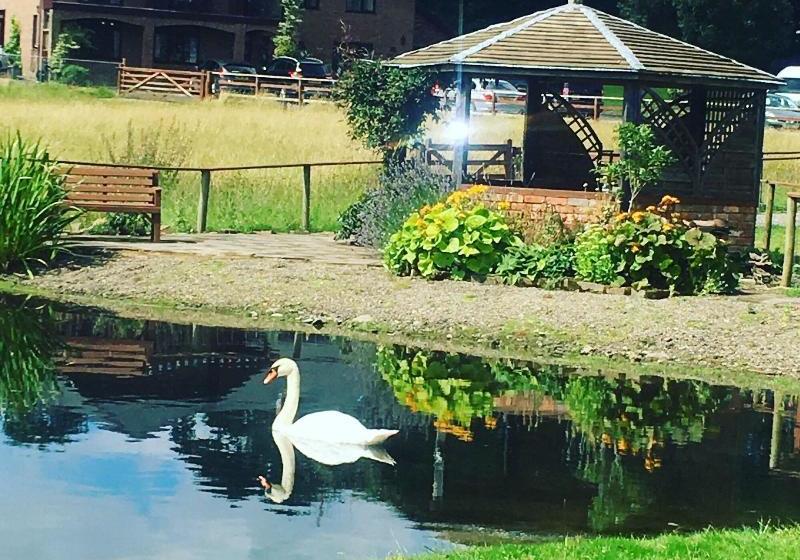 Acorn Court Country House