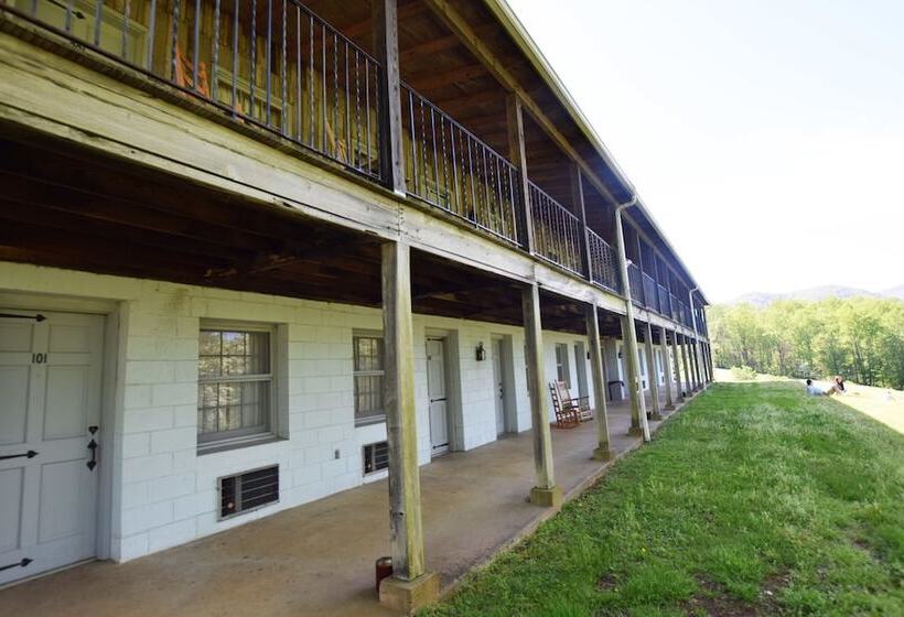 Отель Graves Mountain Farm & Lodges