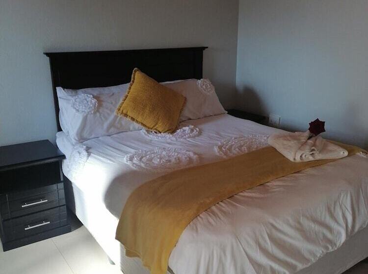 펜션 Rose And Thorn Guesthouse   Adults Only