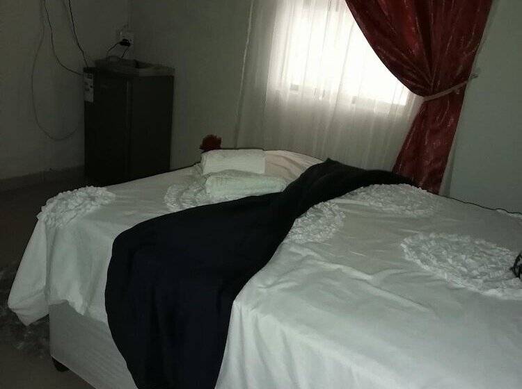 펜션 Rose And Thorn Guesthouse   Adults Only