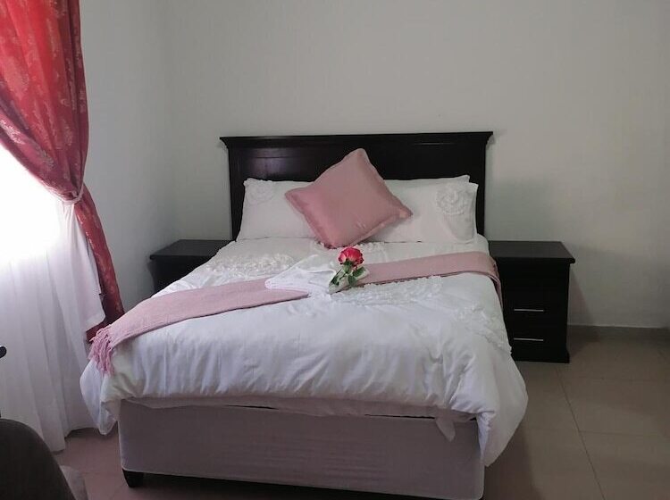 펜션 Rose And Thorn Guesthouse   Adults Only
