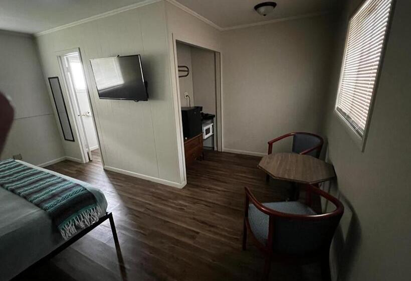 The Cedar Motel