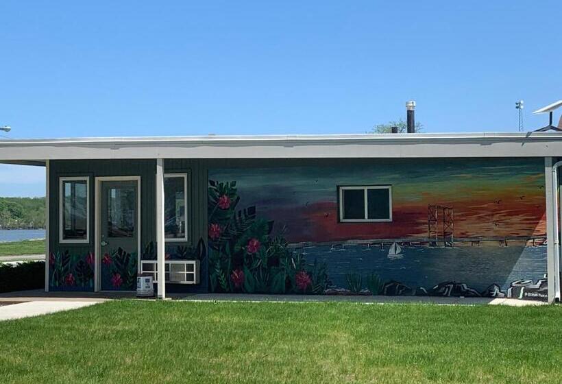 The Cedar Motel