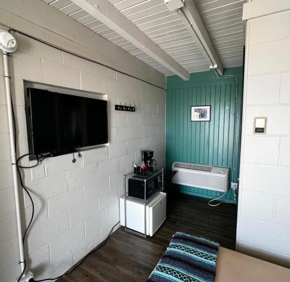The Cedar Motel