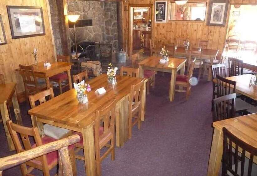 The Twin Lakes Inn