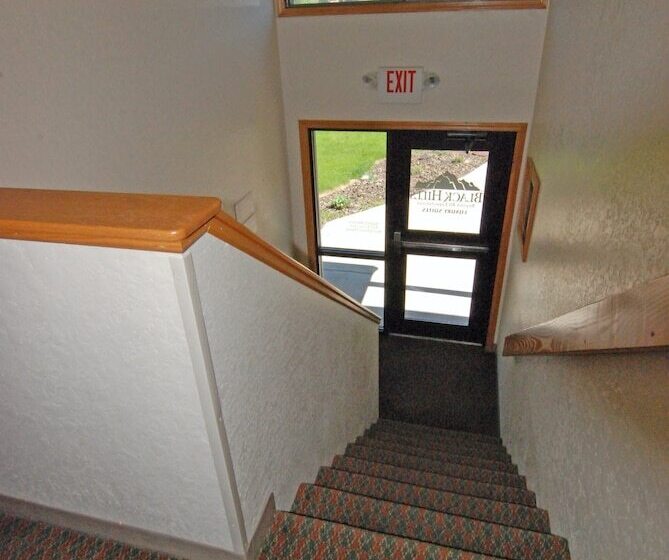 هتل Black Hills Luxury Suites