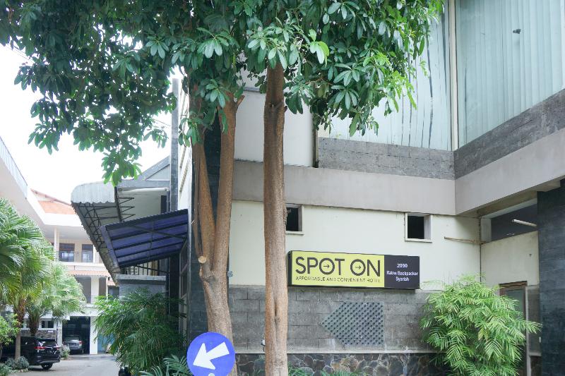 בית מלון כפרי Spot On 2090 Ratna Backpacker Syariah