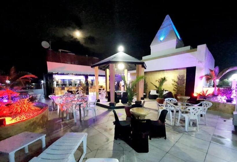 فندق Kandi Palace
