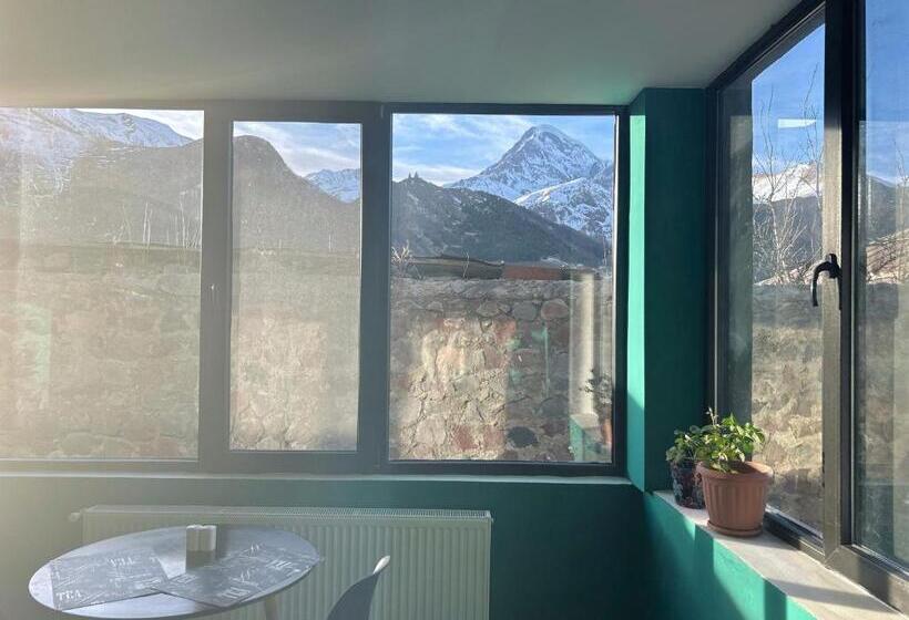 هتل Shushabandi Kazbegi