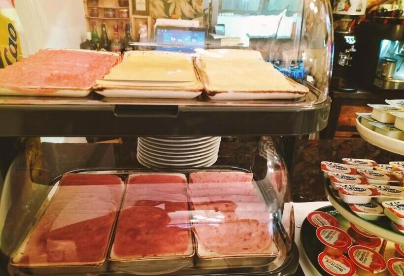 مسافرخانه Hosteria Sara By Gaiarooms