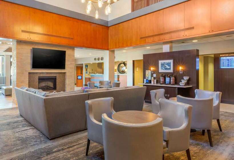בית מלון כפרי Comfort Inn & Suites Logan International Airport