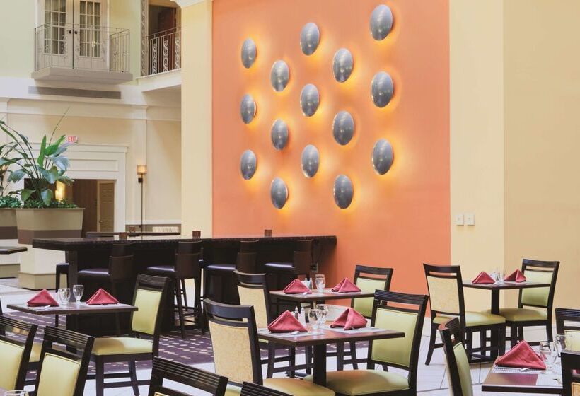 هتل Doubletree Suites By Hilton At The Battery Atlanta