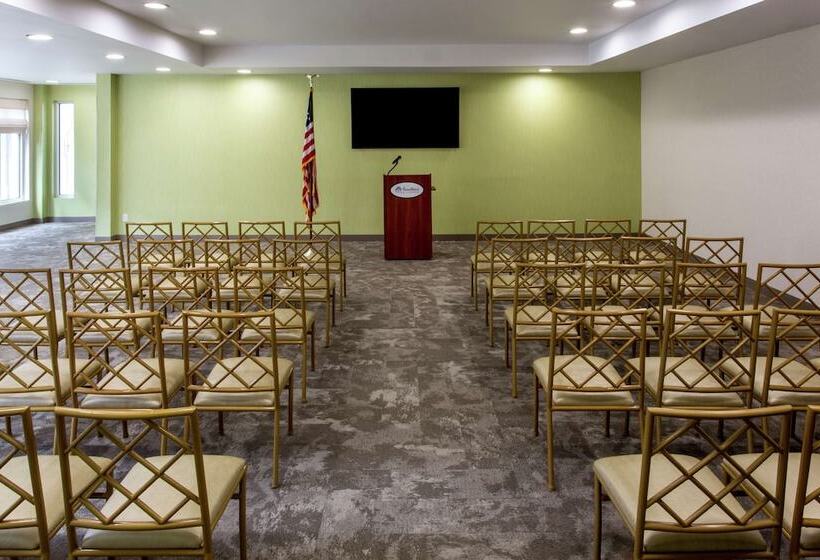 هتل Hilton Garden Inn New York / Staten Island