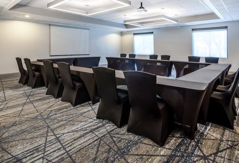 فندق Holiday Inn Express And Suites Tampa I 75 At Bruce B. Downs, An Ihg