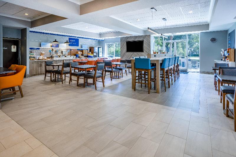 בית מלון כפרי Holiday Inn Express And Suites Tampa I 75 At Bruce B. Downs, An Ihg