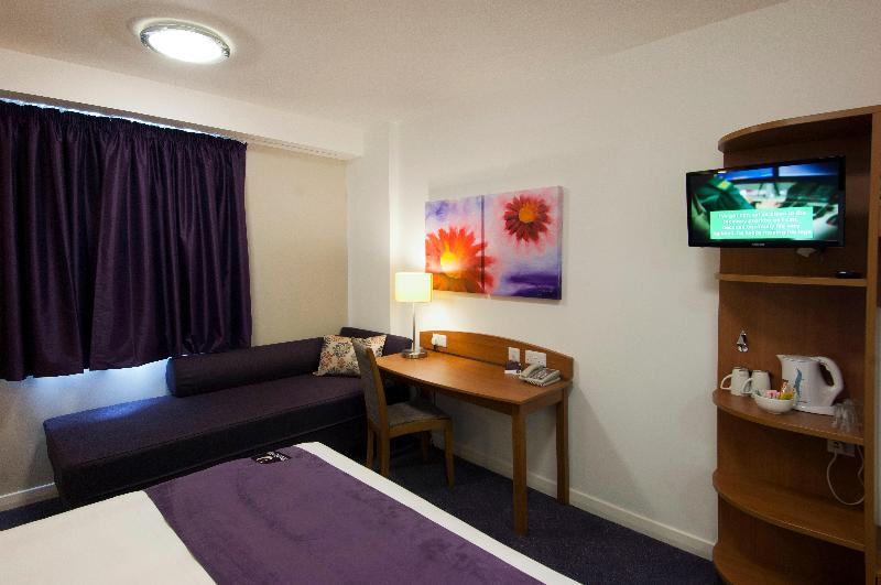 هتل Holiday Inn Express London Stansted Airport, An Ihg