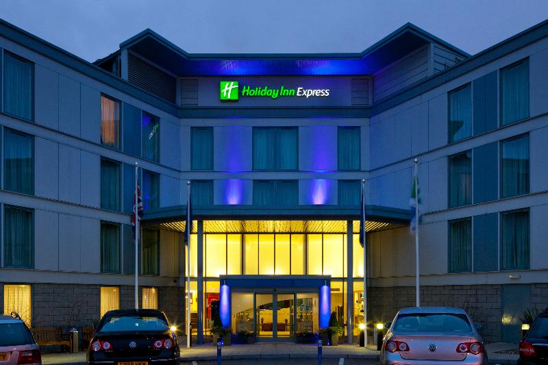 هتل Holiday Inn Express London Stansted Airport, An Ihg
