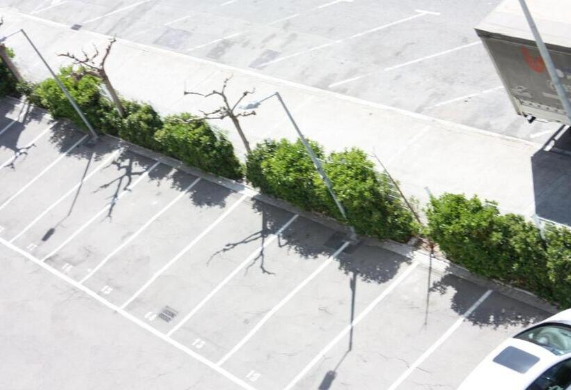 Hotel Holiday Inn Express Molins De Rei, An Ihg