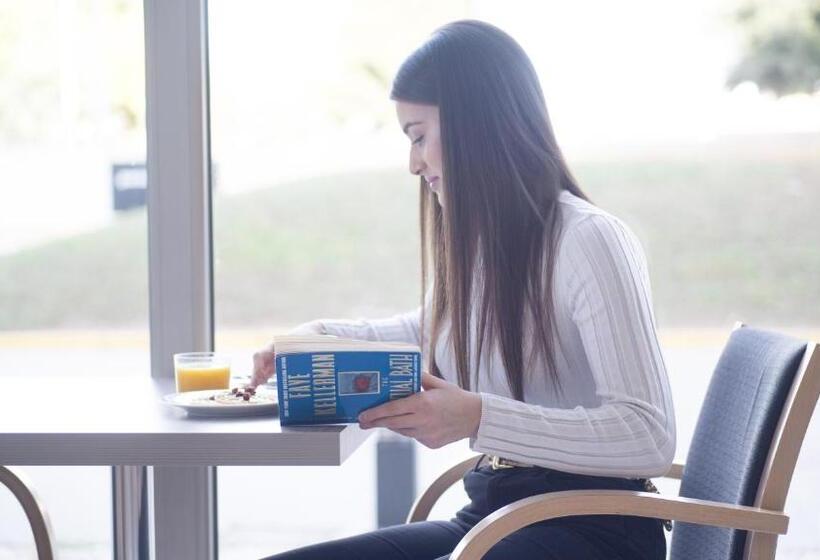 Hotel Holiday Inn Express Molins De Rei, An Ihg