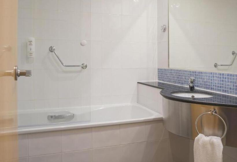 Hotel Holiday Inn Express Molins De Rei, An Ihg