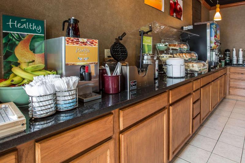 בית מלון כפרי Quality Inn & Suites Hanes Mall