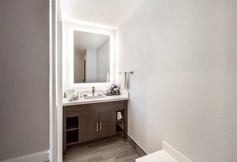 Отель Red Lion Inn & Suites Grants Pass
