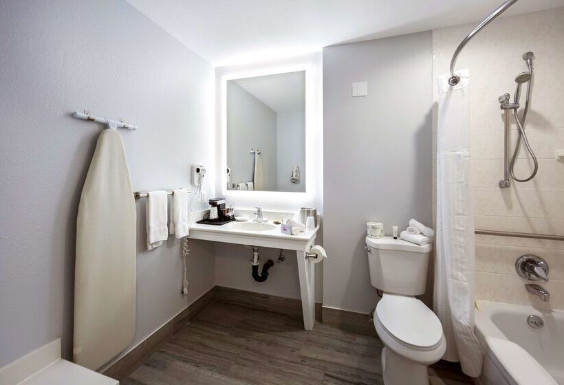 Отель Red Lion Inn & Suites Grants Pass
