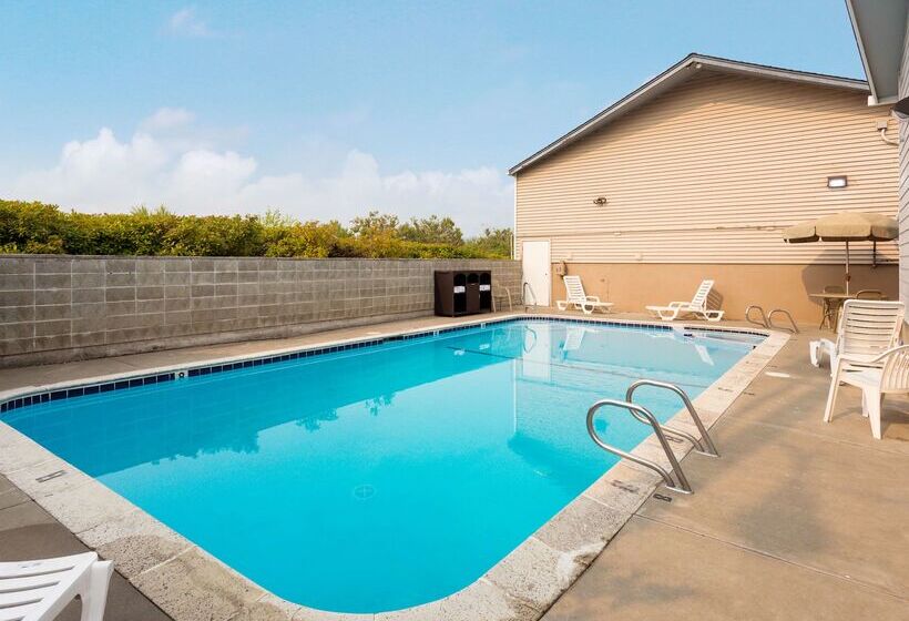 Отель Red Lion Inn & Suites Grants Pass