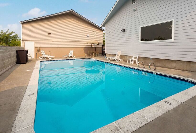 Отель Red Lion Inn & Suites Grants Pass