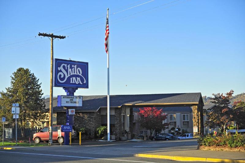 Отель Red Lion Inn & Suites Grants Pass
