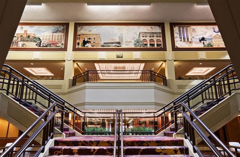 هتل Sheraton Springfield Monarch Place