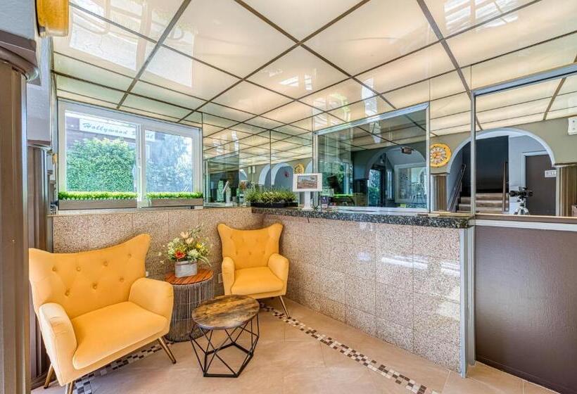 فندق صغير La Mirage Inn  Hollywood