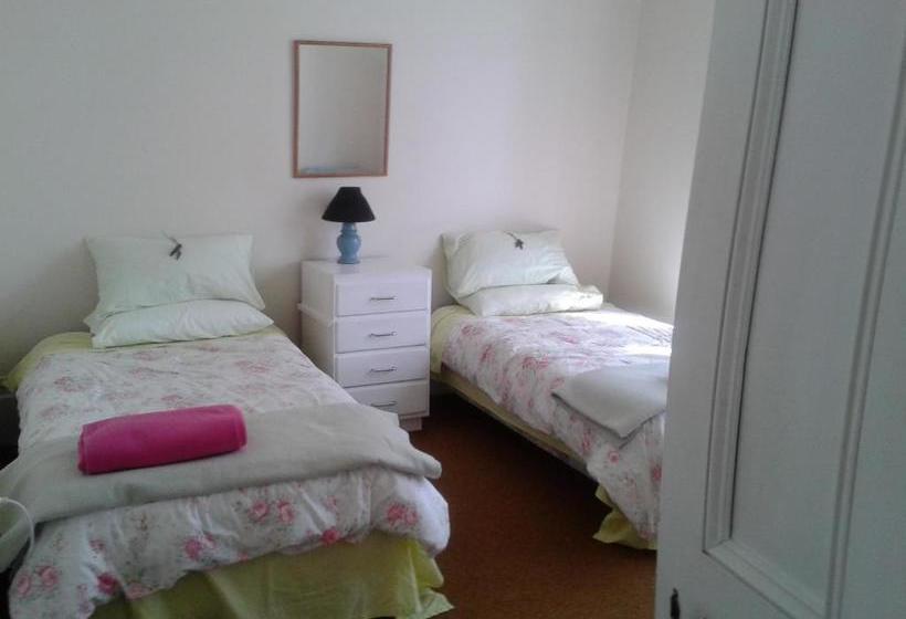 هاستل Honeysuckle House