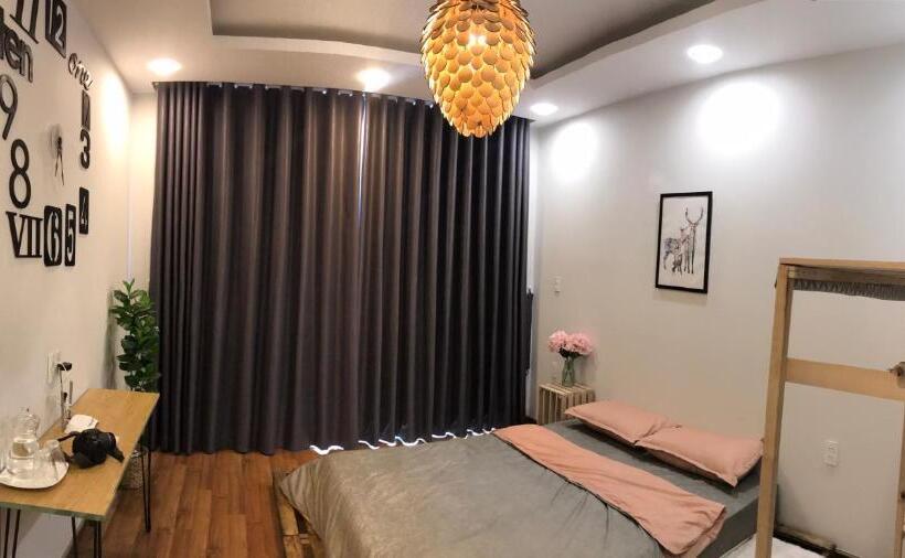 تختخواب و صبحانه 1993’s House