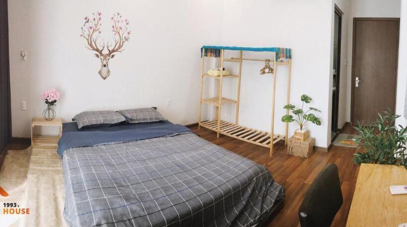 تختخواب و صبحانه 1993’s House