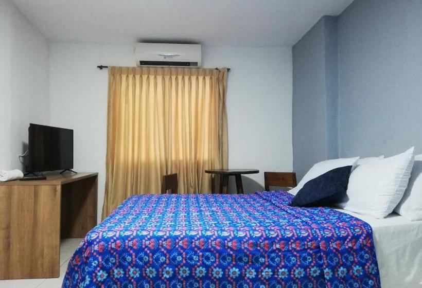 هتل Casa Noah Hostel