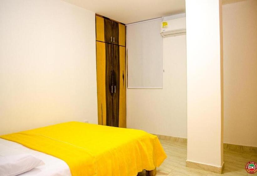 هتل Hostal Casa Roma