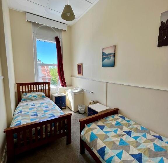 هاستل Chalet Backpackers