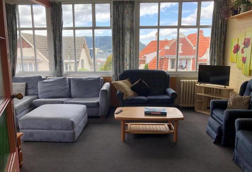 هاستل Chalet Backpackers