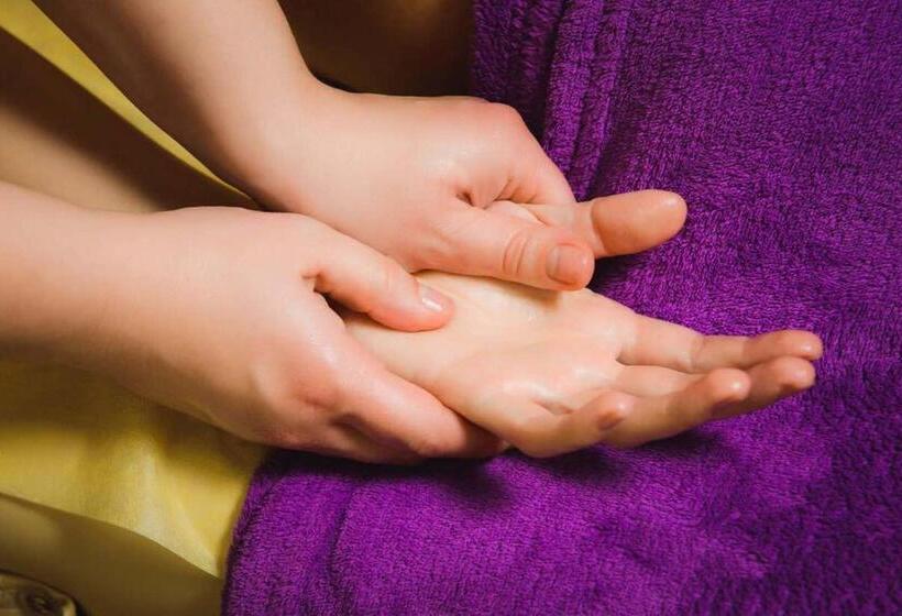 בית מלון כפרי Central Magnat Cinema