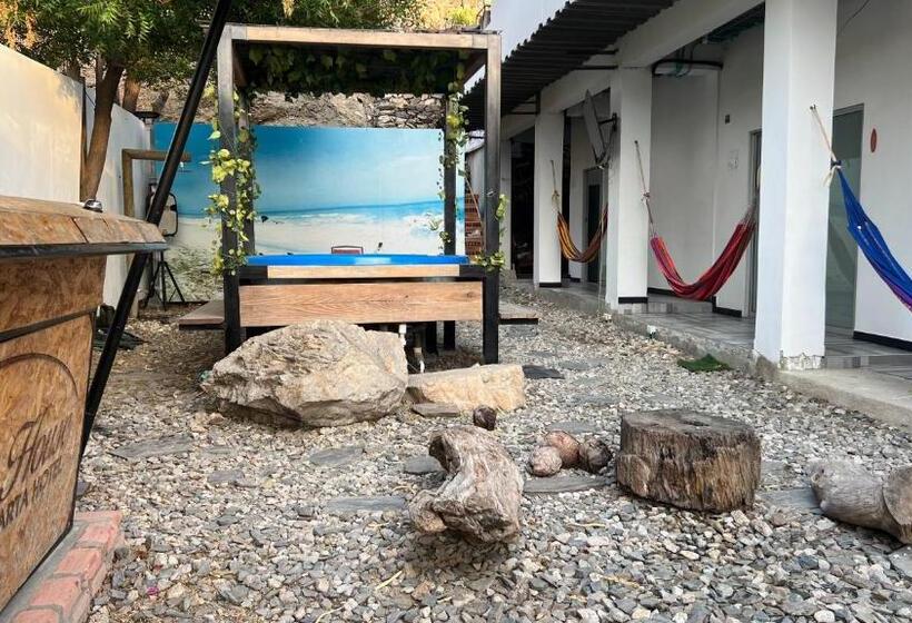 پانسیون Family House Rodadero