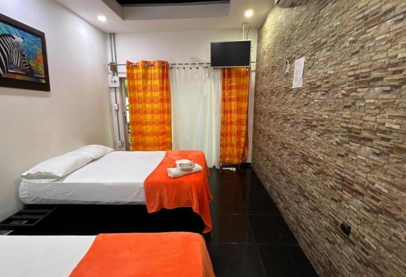 پانسیون Family House Rodadero