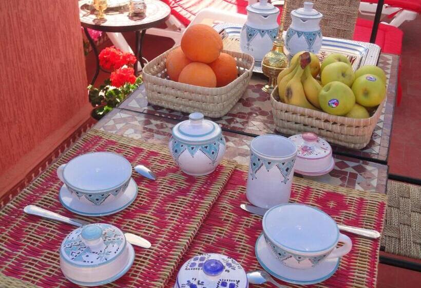 رياض Dar Yanis