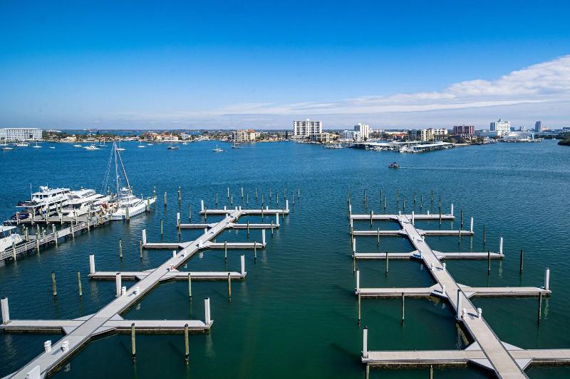 בית מלון כפרי Courtyard By Marriott Clearwater Beach