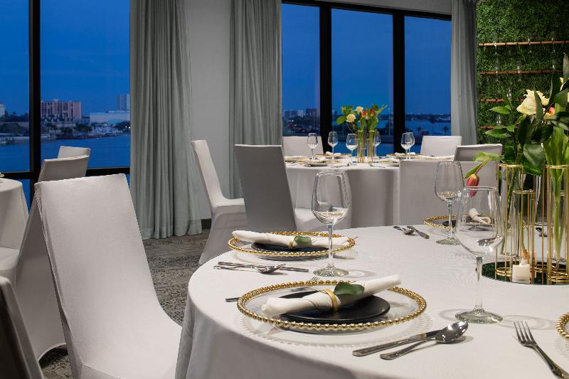בית מלון כפרי Courtyard By Marriott Clearwater Beach