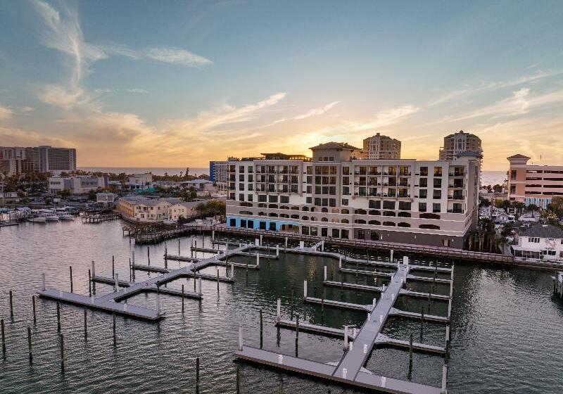 בית מלון כפרי Courtyard By Marriott Clearwater Beach