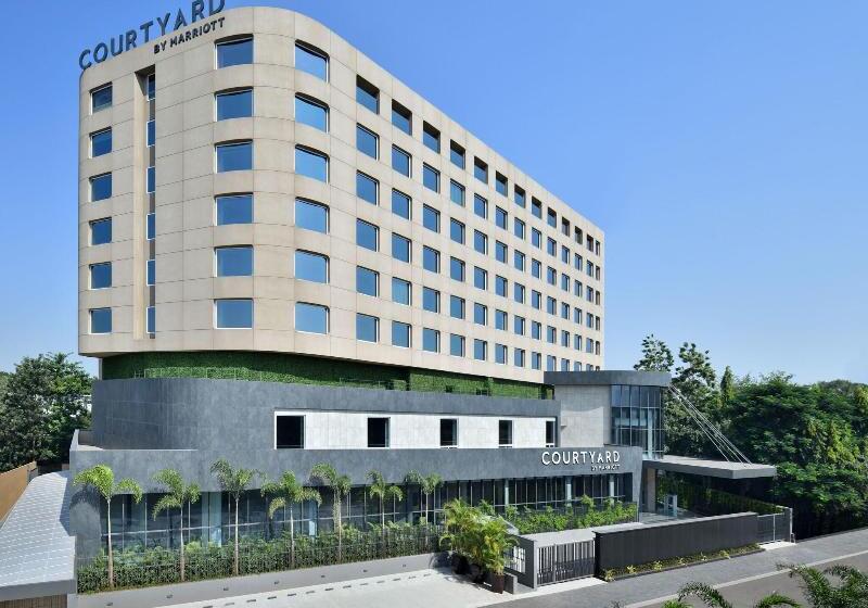 בית מלון כפרי Courtyard By Marriott Nashik