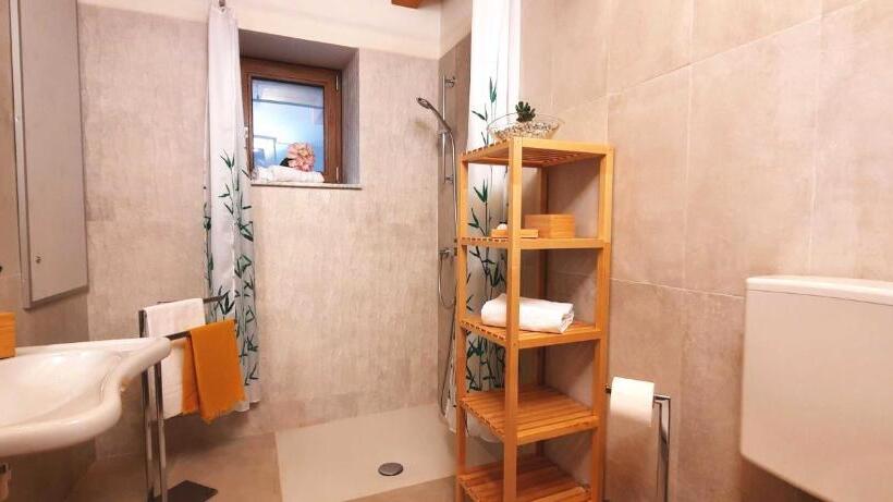 بنسيون Camere B81 Di Strain Neva