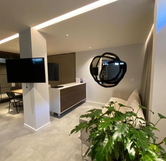 پانسیون Korpa Deli Rooms Spa